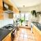 High-End 2 Bed Maisonette in Beaulieu Park - Broomfield