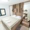 Lira Suites