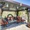 Lush Vallejo Cottage - 20 Mi to Napa Wineries