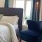 Large Bed in a luxuriously furnished Guests-Only home, Own Bathroom, Free WiFi, West Thurrock - Грейс-Таррок