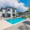 Stunning Home In Donji Prolozac
