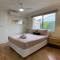 Private Guesthouse - Pet friendly - Walk to Beach
