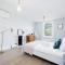 WelcomeStay Colliers Wood Two Bed Apartment - Home Away from Home - Londýn