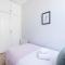 WelcomeStay Colliers Wood Two Bed Apartment - Home Away from Home - Londýn