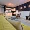 The Settler - Stylish One Bedroom Living