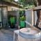 The Settler - Stylish One Bedroom Living