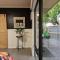 The Settler - Stylish One Bedroom Living