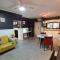 The Settler - Stylish One Bedroom Living