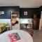The Settler - Stylish One Bedroom Living