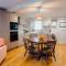 Luxury sea-view apartment in Tenby - Floral Corner