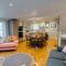 Luxury sea-view apartment in Tenby - Floral Corner