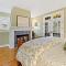 Winterberry Cottage Treetop Balcony and 5 Min to Downtown Black Mtn!