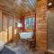 Cubs Den Cabin Deck, Fire Pit and Year round Mountain Views! - Swiss