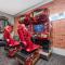 Upscale Family Home withCustom Arcade, Theatre - دافِنبورت