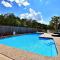 Mansion on 5ac with pool and indoor court, 5bdr, sleeps 14 - Copperas Cove