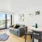 City Seaview Stunner with Pool and Gym - أوكلاند