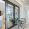 City Seaview Stunner with Pool and Gym - أوكلاند