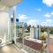 City Seaview Stunner with Pool and Gym - أوكلاند