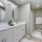 Modern Home 3 Miles to Woodinville Wine Country!