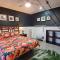 The Settler - Stylish One Bedroom Living