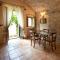 All Stone Horse Stable Converted to Elegant Apartment - Baltimora