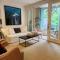 Luxury 2 Bedroom Apartment With Elegant Interiors - Sydney