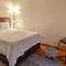 Adorable Adobe Taos - excellent location between ski valley and town!