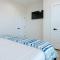 Your perfect getaway: beachside- 6 beds, sleeps 10