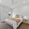 Bright & Easy - Address is 7 Cobb & C Way Pet Friendly Inside - Robe