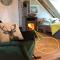 Hof Vierzehnender im Hohen Venn - 70qm Fachwerk-Studio - grosses Wohn-Schlafzimmer mit Dachterrasse und Kaminofen - separate Küche - perfekt für Paare - Monschau - Eifel - Hunde willkommen - Islandpferde
