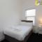 Ethel - 3BR 7 Beds - Sleeps up to 8 - Walk to Northampton Town Centre, Gen Hospital, Cafes, Pubs & Restaurants - Fast Wifi, Free Parking, SmartTV with Netflix by Centro Stays