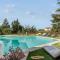 FREE Breakfast, Villa Dreamcatcher with Outdoor and Indoor Pool, Hot Tub, Playroom and Home Cinema