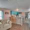 Walk to Shore Myrtle Beach House with Private Deck! - ميرتل بيتش