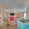 Walk to Shore Myrtle Beach House with Private Deck! - ميرتل بيتش