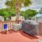 Walk to Shore Myrtle Beach House with Private Deck! - ميرتل بيتش