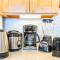 Cozy 1BR Ocean View Condo, Near Beach with Parking - Honolulu