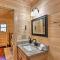 New Serene, Fun & Comfy Cabin- Covered Deck, Grill, Arcade - Murphy