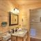 New Serene, Fun & Comfy Cabin- Covered Deck, Grill, Arcade