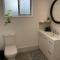 Private Guesthouse - Pet friendly - Walk to Beach