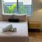 Private Guesthouse - Pet friendly - Walk to Beach