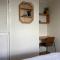 Private Guesthouse - Pet friendly - Walk to Beach