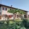 Riviera delle Langhe Wine Country House with a Pool - Monchiero