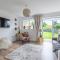 Luxurious 3 bedroom house Shangri la in village of Alfrick with free off road parking for 3 cars in an area of outstanding natural beauty, superb walking,close to Worcester, Malvern showground, theatre, Malvern hills, dogs welcome - 伍斯特
