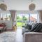 Luxurious 3 bedroom house Shangri la in village of Alfrick with free off road parking for 3 cars in an area of outstanding natural beauty, superb walking,close to Worcester, Malvern showground, theatre, Malvern hills, dogs welcome - Worcester