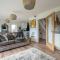 Luxurious 3 bedroom house Shangri la in village of Alfrick with free off road parking for 3 cars in an area of outstanding natural beauty, superb walking,close to Worcester, Malvern showground, theatre, Malvern hills, dogs welcome - 伍斯特