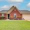 Horn Lake Home with Yard 8 Mi to Graceland!