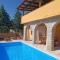 Holiday house with heated pool Vugica - Polje