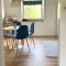 Bright 2BR Family-friendly Home -BASF - Free Parking - Super Fast WIFI