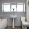 Maltby House, Rotherham for contractors & Families, free private parking, WIFI etc