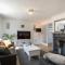 Maltby House, Rotherham for contractors & Families, free private parking, WIFI etc